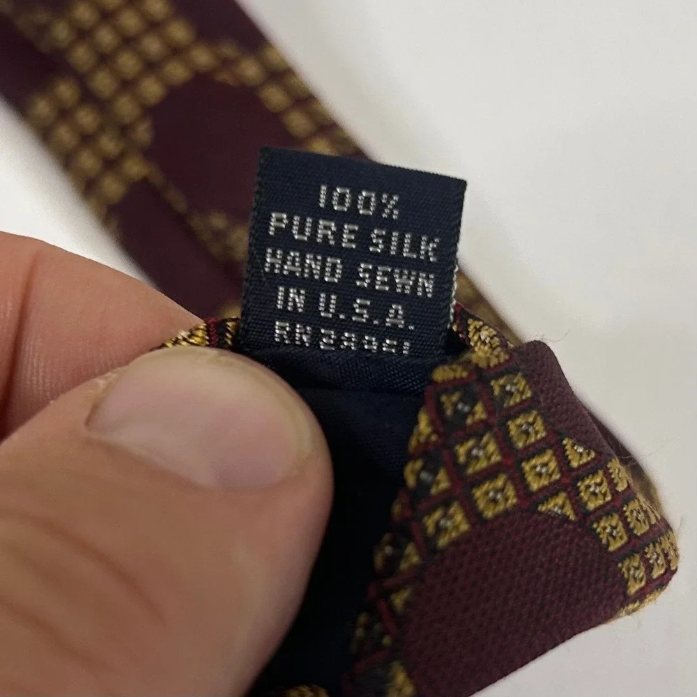 Burberry Vintage Necktie Burgundy Geometric Silk Hand Sewn Mens 4 x 57
